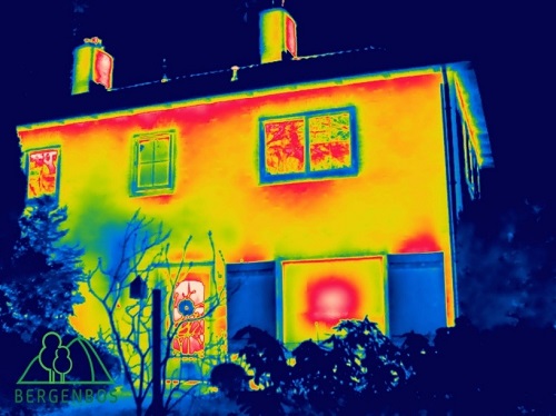 Huis met lek raam thermogram